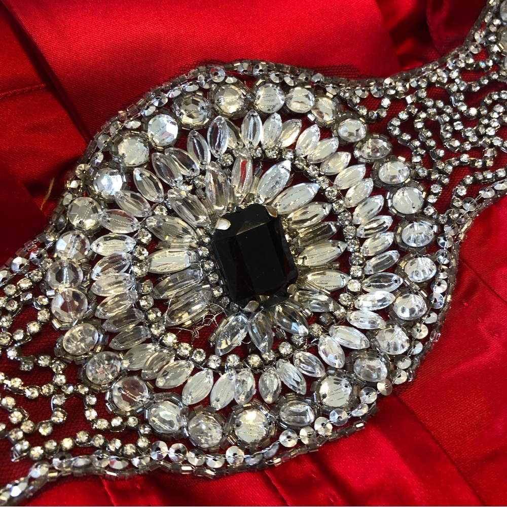 Red Embellished Mermaid Party dress - Picture 4 of 12